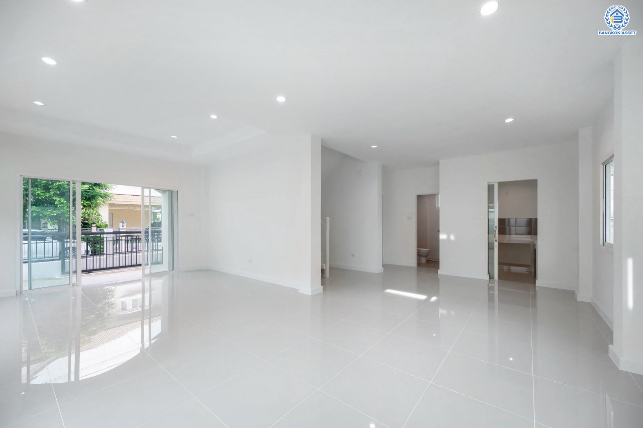 บ้านมือสองตกแต่งใหม่ โครงการ บ้านอาภา2 ปิ่นเกล้า-สวนผัก เนื้อที่ 57 ตร.ว. พื้นที่ใช้สอย 165.6 ตร.ม. ฟังก์ชัน 3 ห้องนอน 3 ห้องน้ำ จอดรถได้ 2 คัน บนทำเลเดินทางสะดวก เชื่อมต่อหลายเส้นทาง อาทิถนนกาญจนาภิเษก, ถนนนครอินทร์, ถนนราชพฤกษ์  ใกล้รถไฟฟ้าสายสีแดง "สถานีบางบำหรุ"